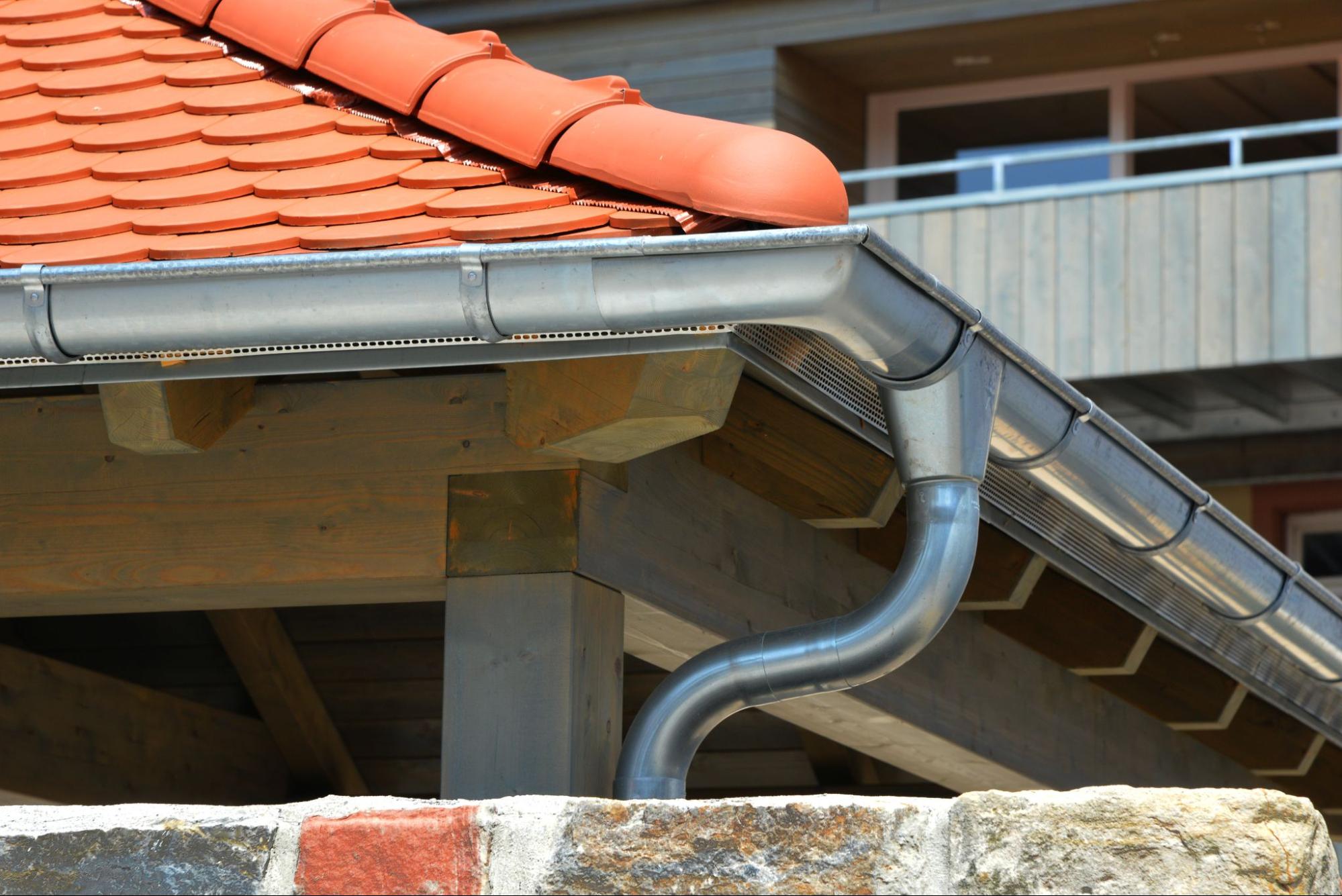 Pose de gouttières à Douai : Zinc, Alu, Cuivre, PVC